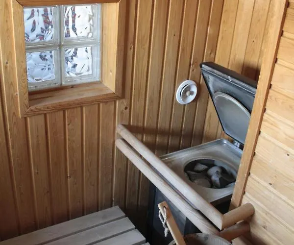 Authentic Wooden House By The River With An Igloo דירה