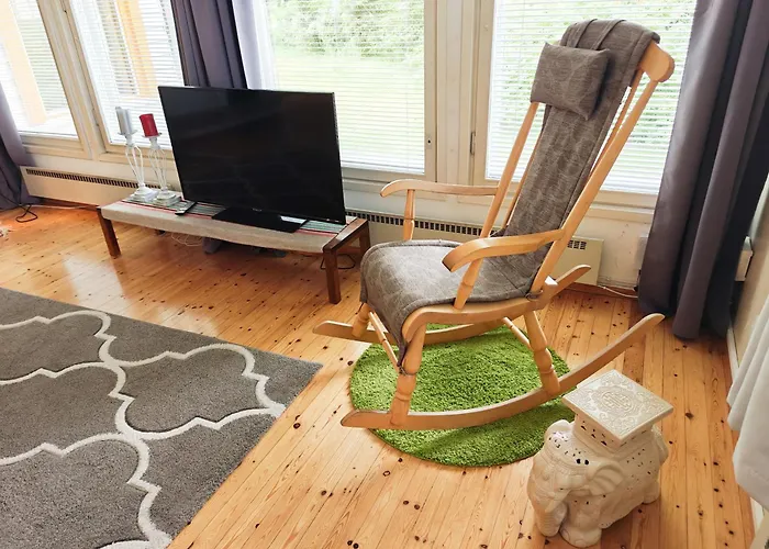 Authentic Wooden House By The River With An Igloo דירה *