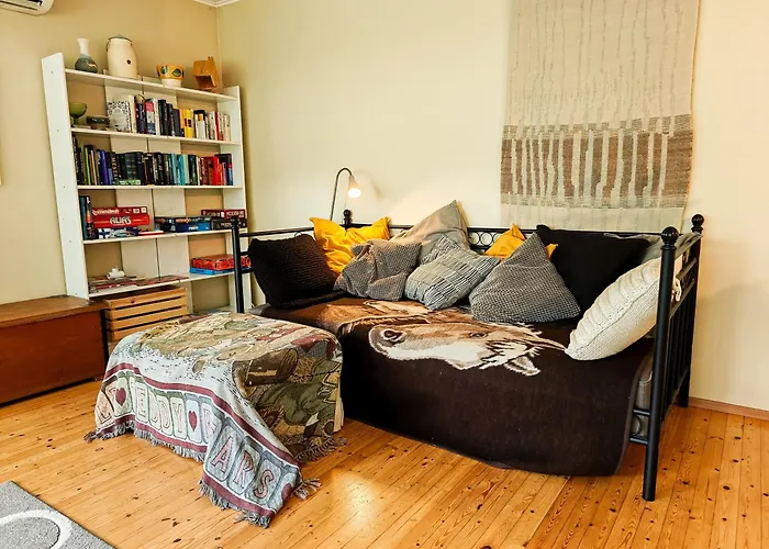 Authentic Wooden House By The River With An Igloo דירה *